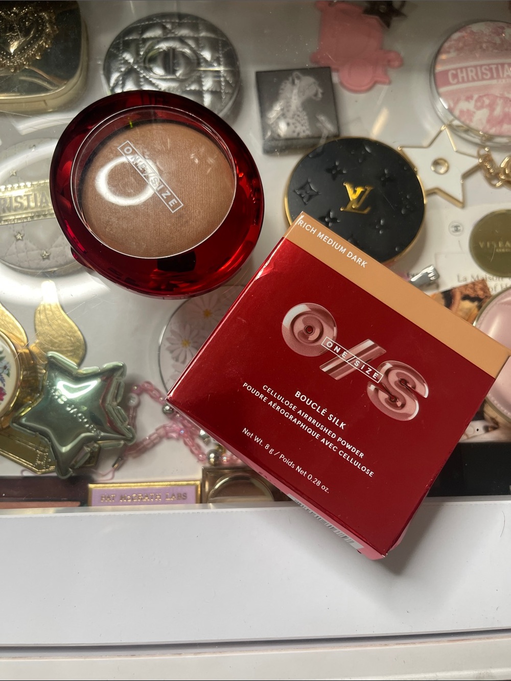 One size boucle silk airbrushed powder in rich medium dark